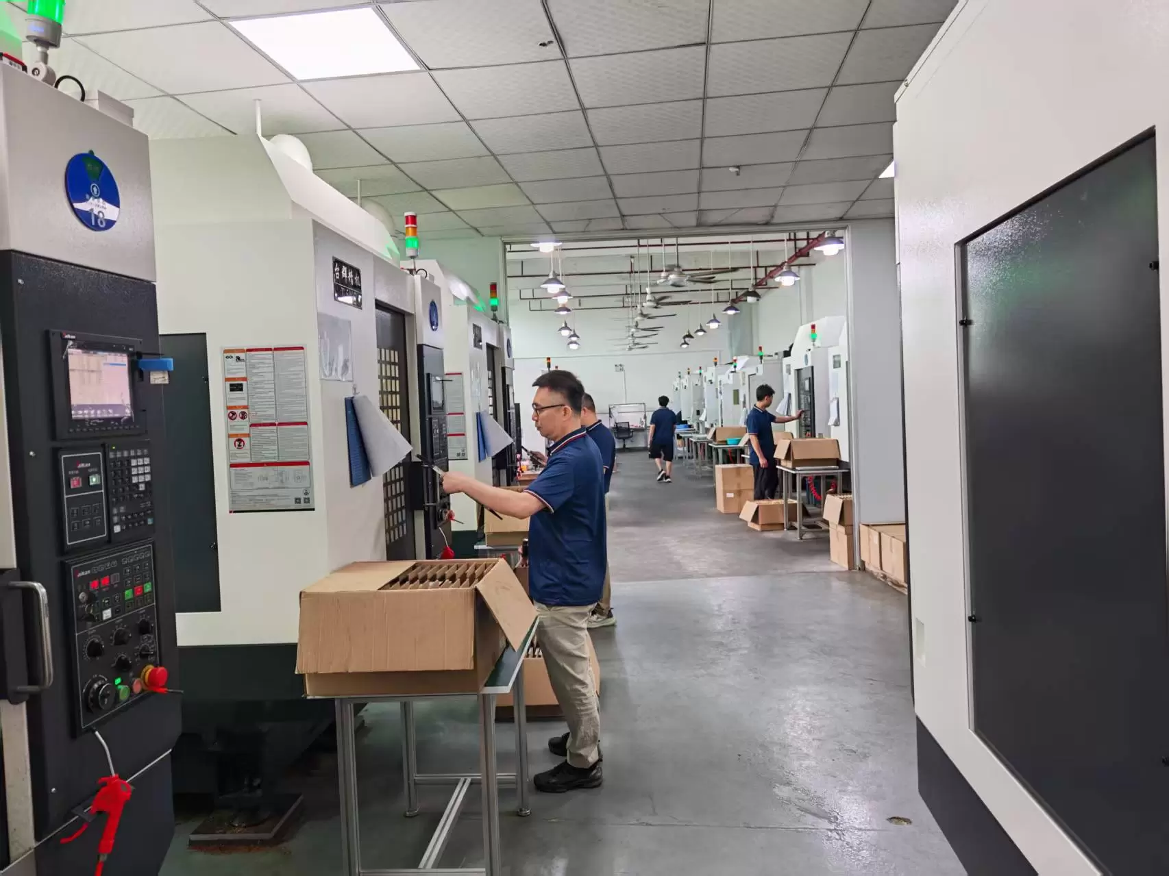 Injection molding machine 4