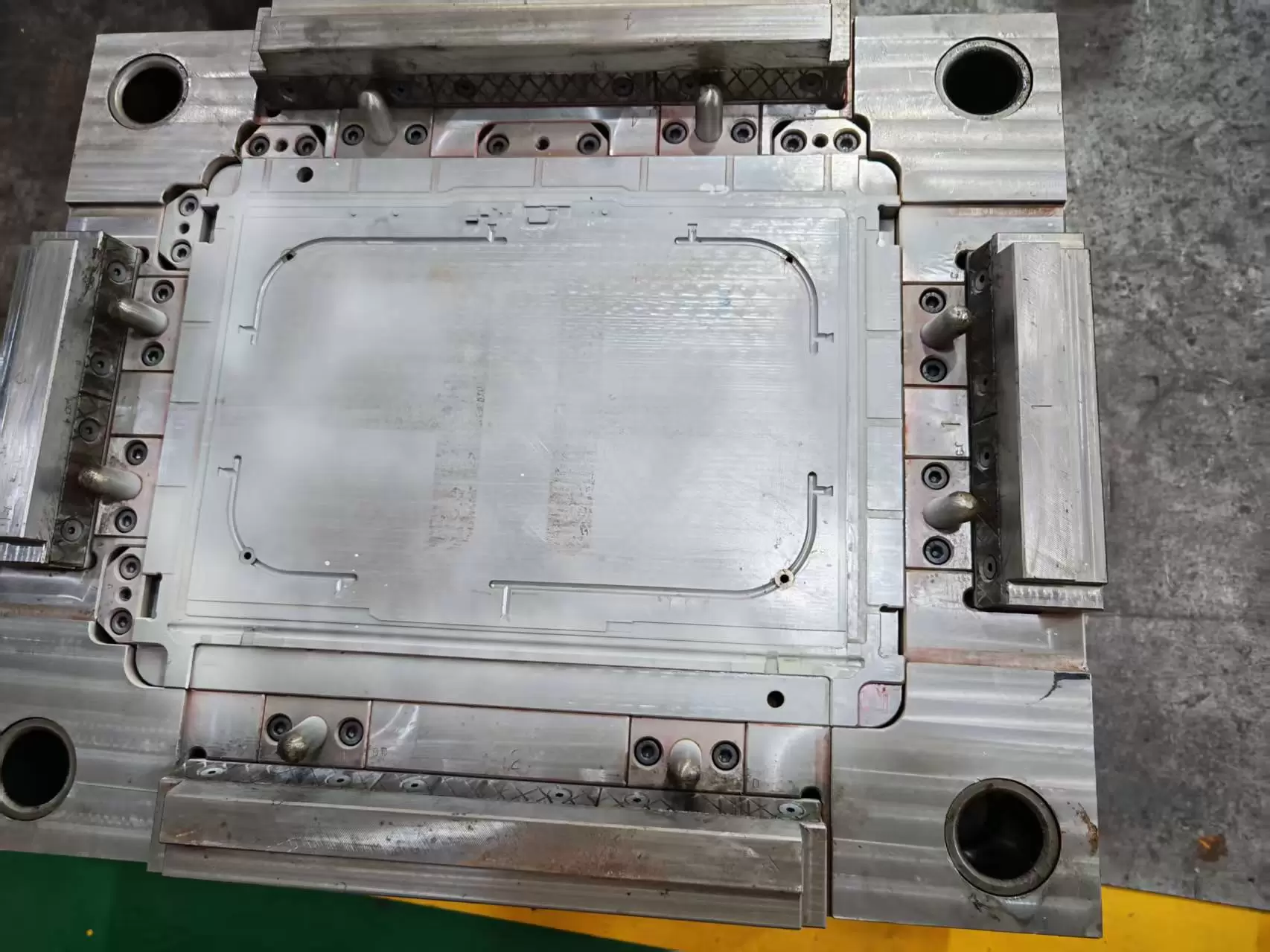 Nanometer injection molding 1